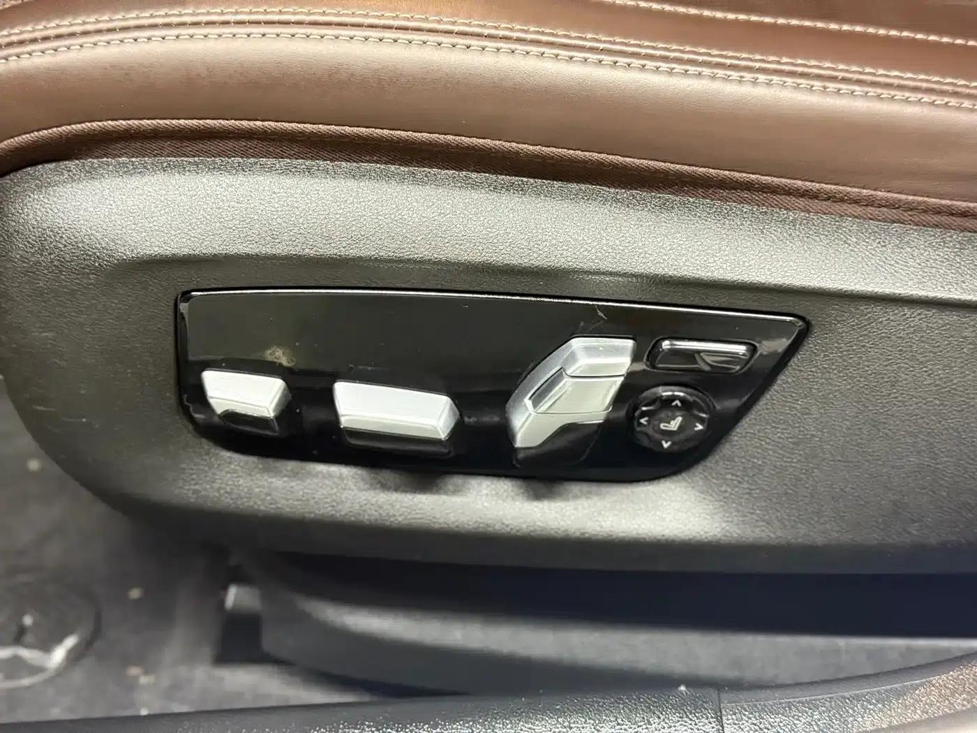 BMW 5 Series PHEV 2020 Mileage Upgrade Edition 530Le Pioneer Edition — миниатюра 15