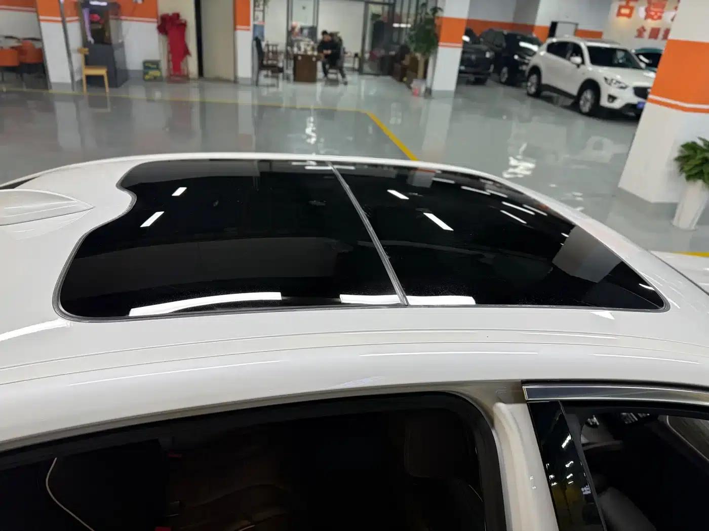 BMW 5 Series PHEV 2020 Mileage Upgrade Edition 530Le Pioneer Edition — миниатюра 23