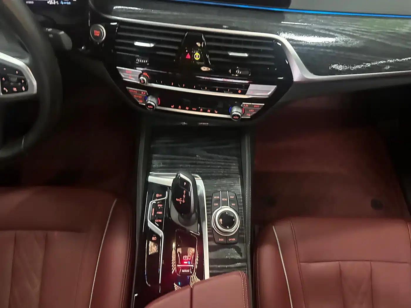 BMW 5 Series PHEV 2022 Facelift 535Le M Sport Package — миниатюра 14