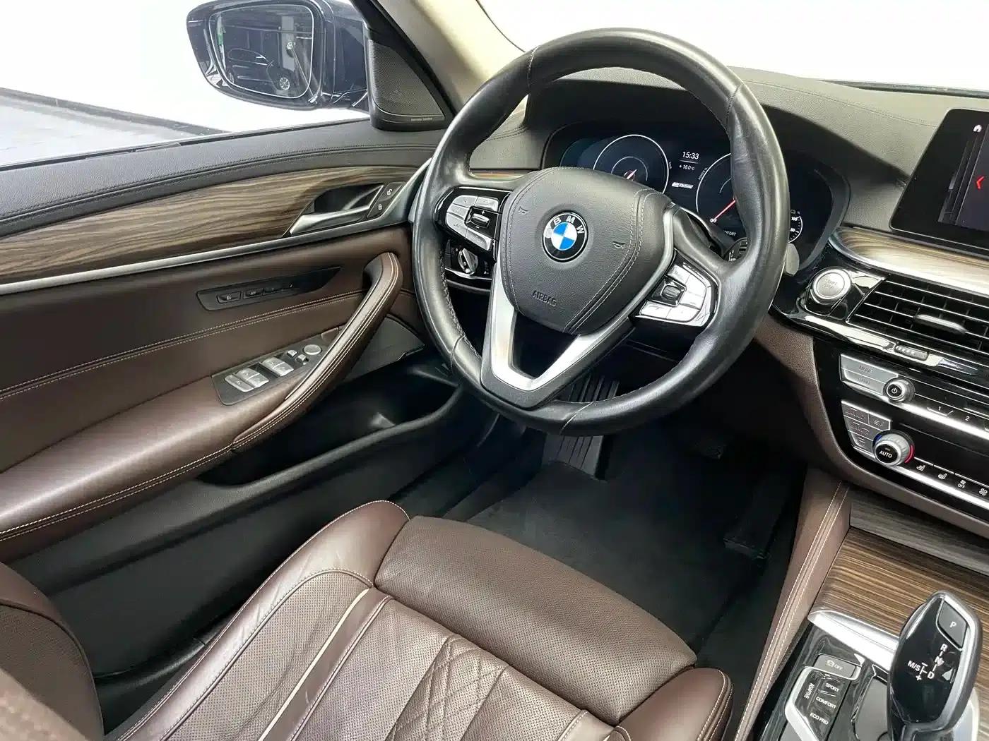 BMW 5 Series PHEV 2019 530Le Pioneer Edition — миниатюра 20