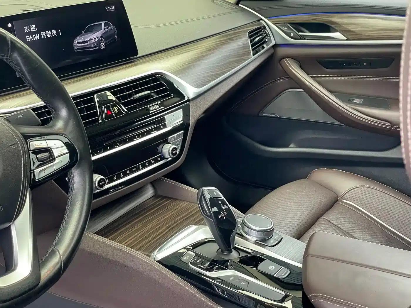 BMW 5 Series PHEV 2019 530Le Pioneer Edition — миниатюра 8