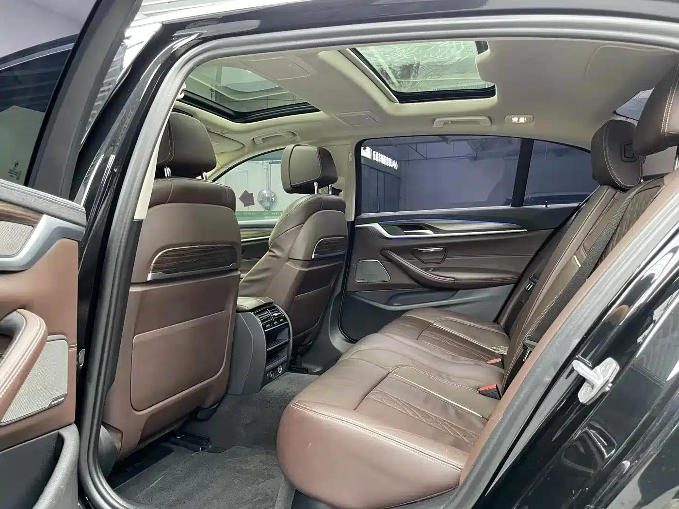 BMW 5 Series PHEV 2019 530Le Pioneer Edition — миниатюра 9