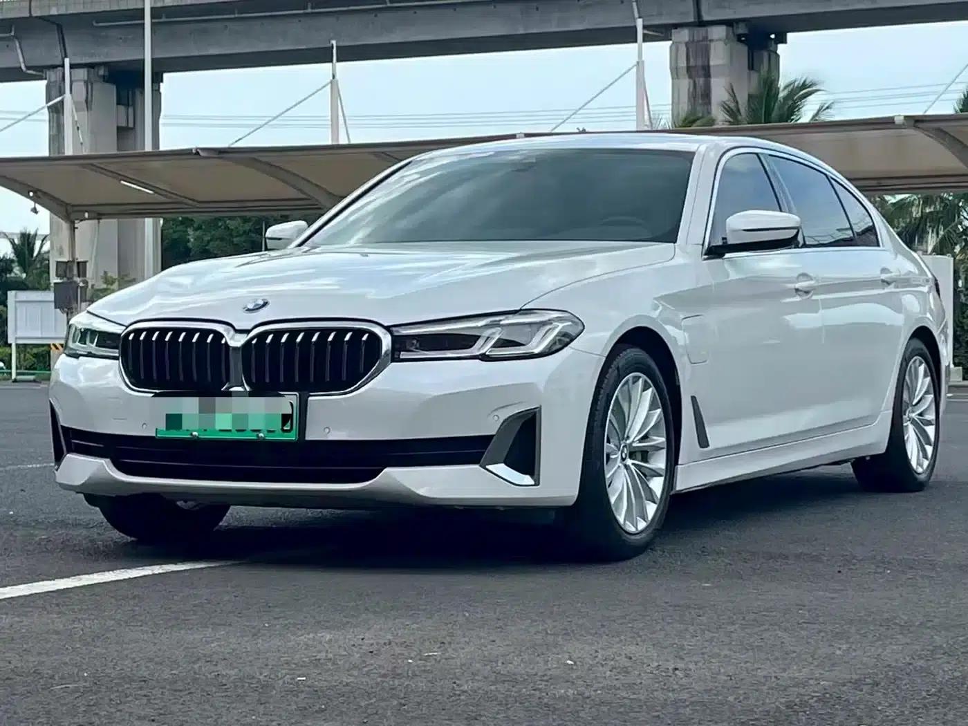 BMW 5 Series PHEV 2021 Facelift 535Le Luxury Package — миниатюра 1