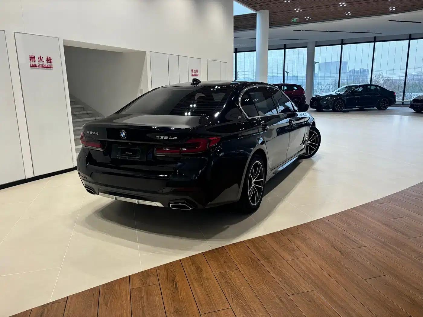 BMW 5 Series PHEV 2021 535Le M Sport Package — миниатюра 4