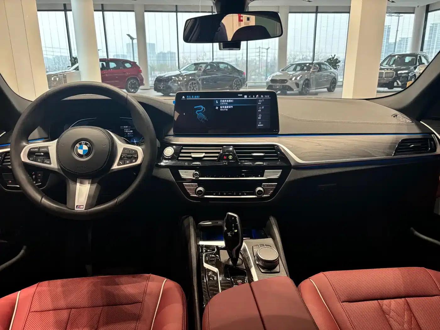 BMW 5 Series PHEV 2021 535Le M Sport Package — миниатюра 6
