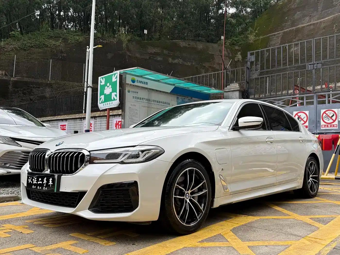 BMW 5 Series PHEV 2022 Facelift 535Le Pioneer Edition M Sport Package — миниатюра 1