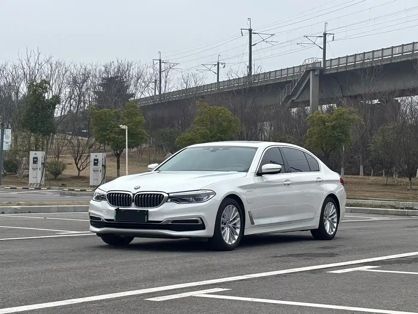 BMW 5 Series PHEV 2020 Mileage Upgrade Edition 530Le Luxury Package — миниатюра 1