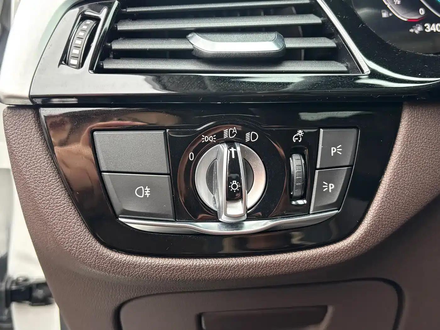BMW 5 Series PHEV 2020 Mileage Upgrade Edition 530Le Luxury Package — миниатюра 18
