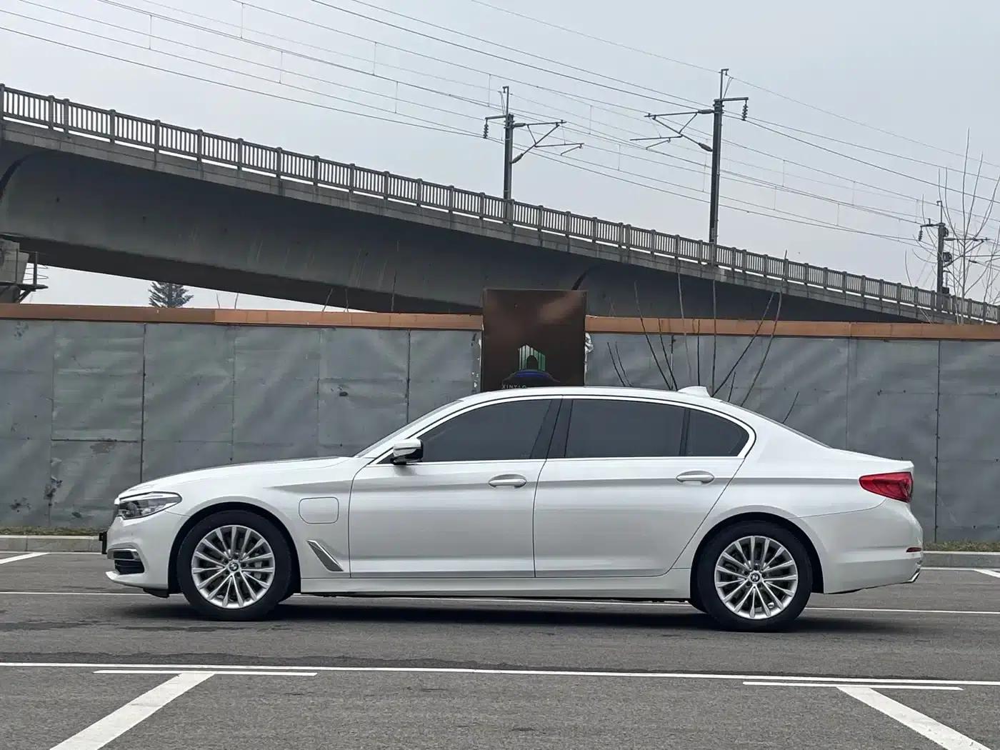 BMW 5 Series PHEV 2020 Mileage Upgrade Edition 530Le Luxury Package — миниатюра 8
