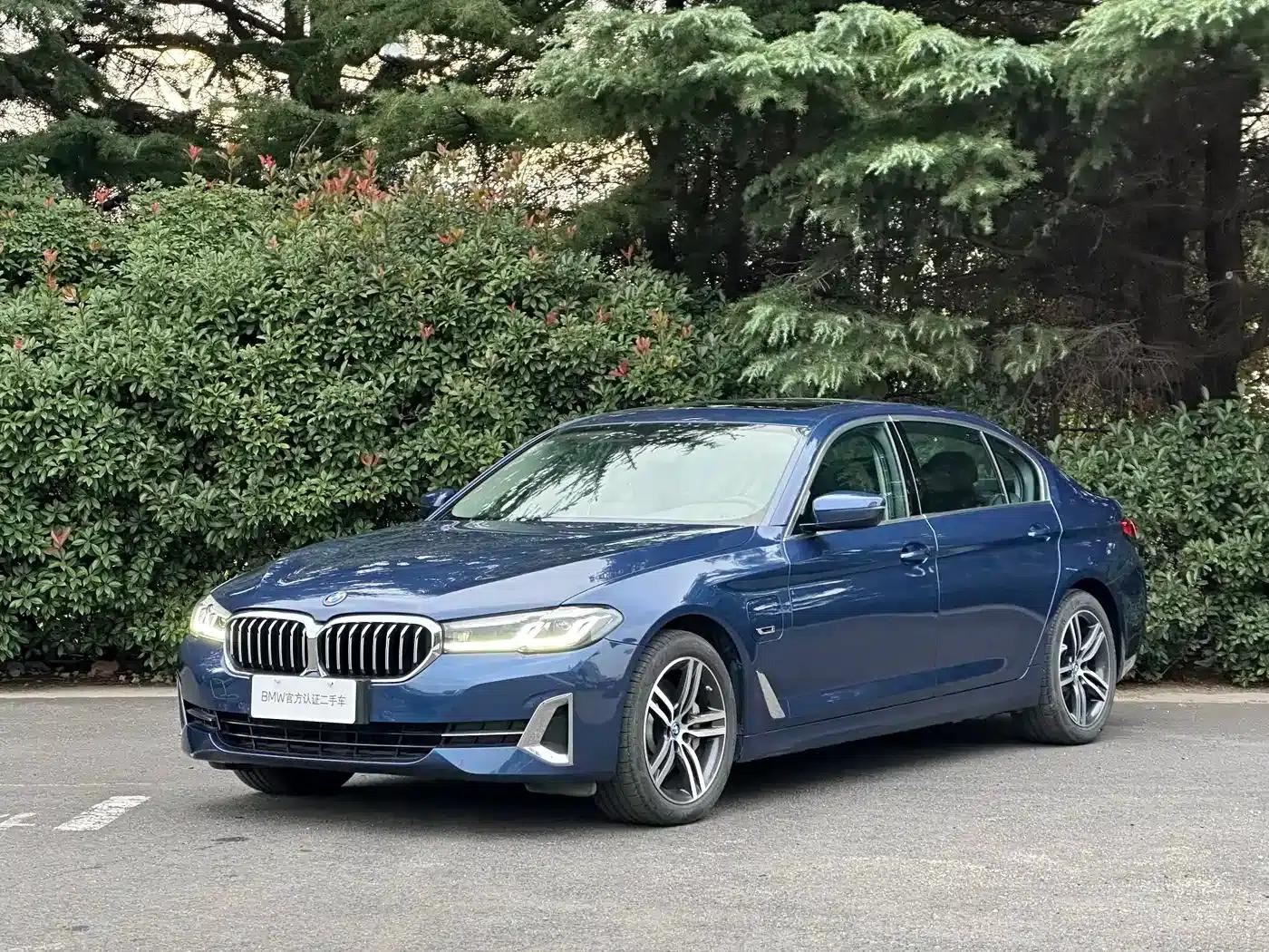 BMW 5 Series PHEV 2022 Facelift 535Le Luxury Package — миниатюра 1