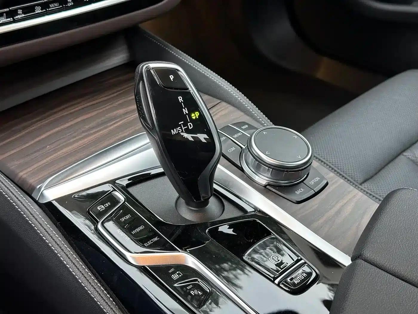 BMW 5 Series PHEV 2022 Facelift 535Le Luxury Package — миниатюра 12