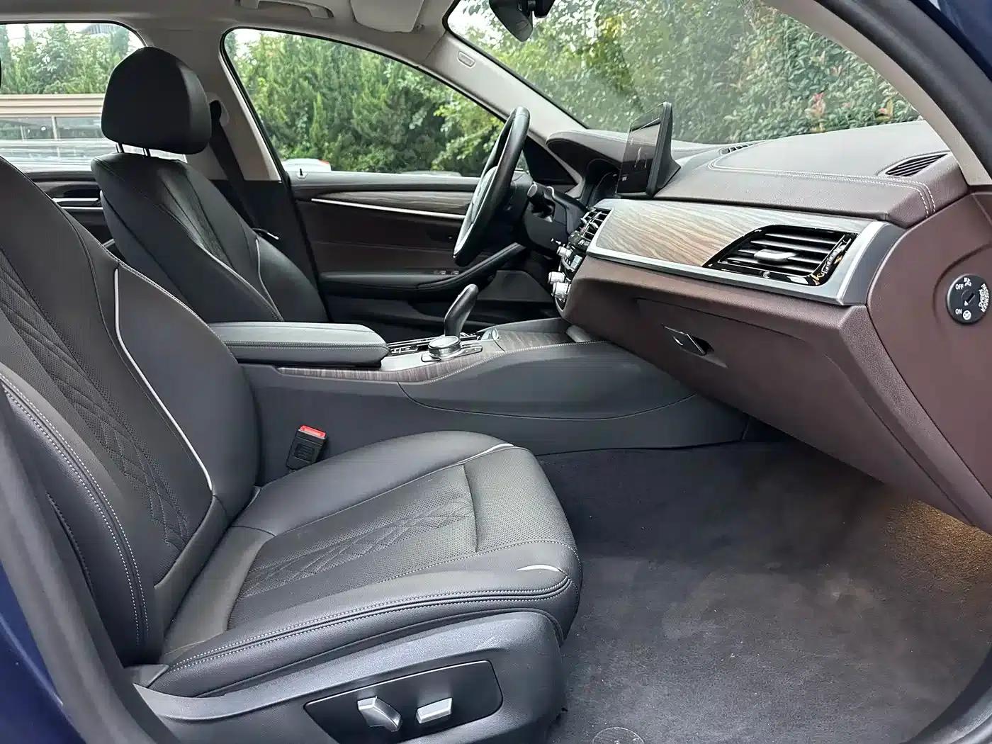 BMW 5 Series PHEV 2022 Facelift 535Le Luxury Package — миниатюра 13