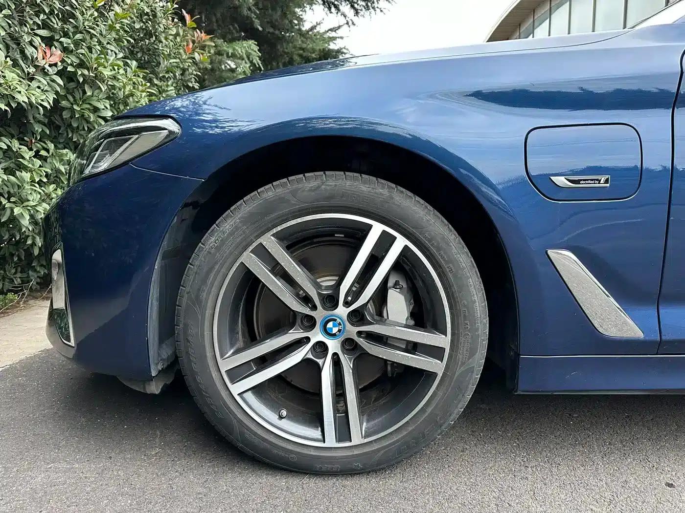 BMW 5 Series PHEV 2022 Facelift 535Le Luxury Package — миниатюра 18