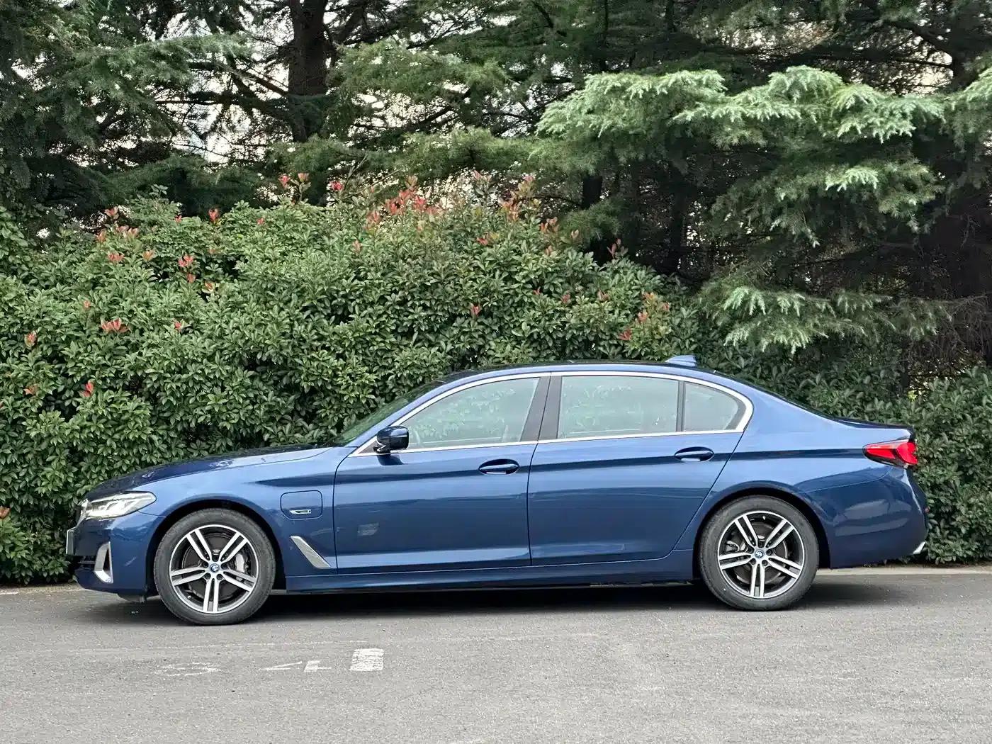 BMW 5 Series PHEV 2022 Facelift 535Le Luxury Package — миниатюра 4