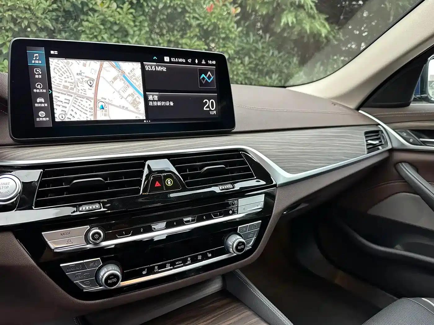 BMW 5 Series PHEV 2022 Facelift 535Le Luxury Package — миниатюра 9