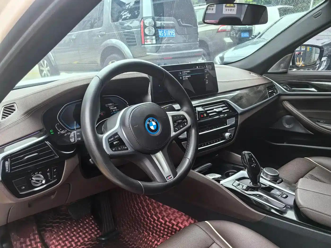 BMW 5 Series PHEV 2022 Facelift 535Le M Sport Package — миниатюра 11