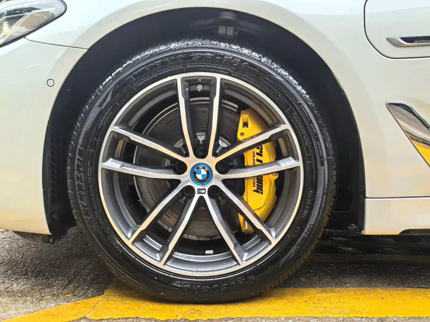 BMW 5 Series PHEV 2022 Facelift 535Le M Sport Package — миниатюра 17