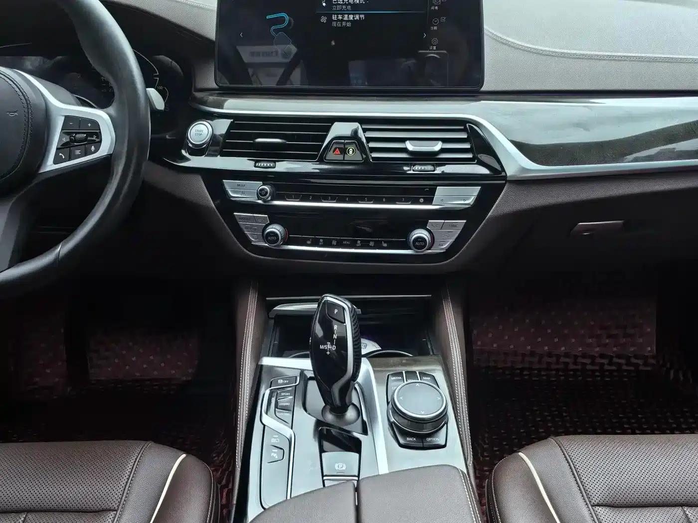 BMW 5 Series PHEV 2022 Facelift 535Le M Sport Package — миниатюра 8