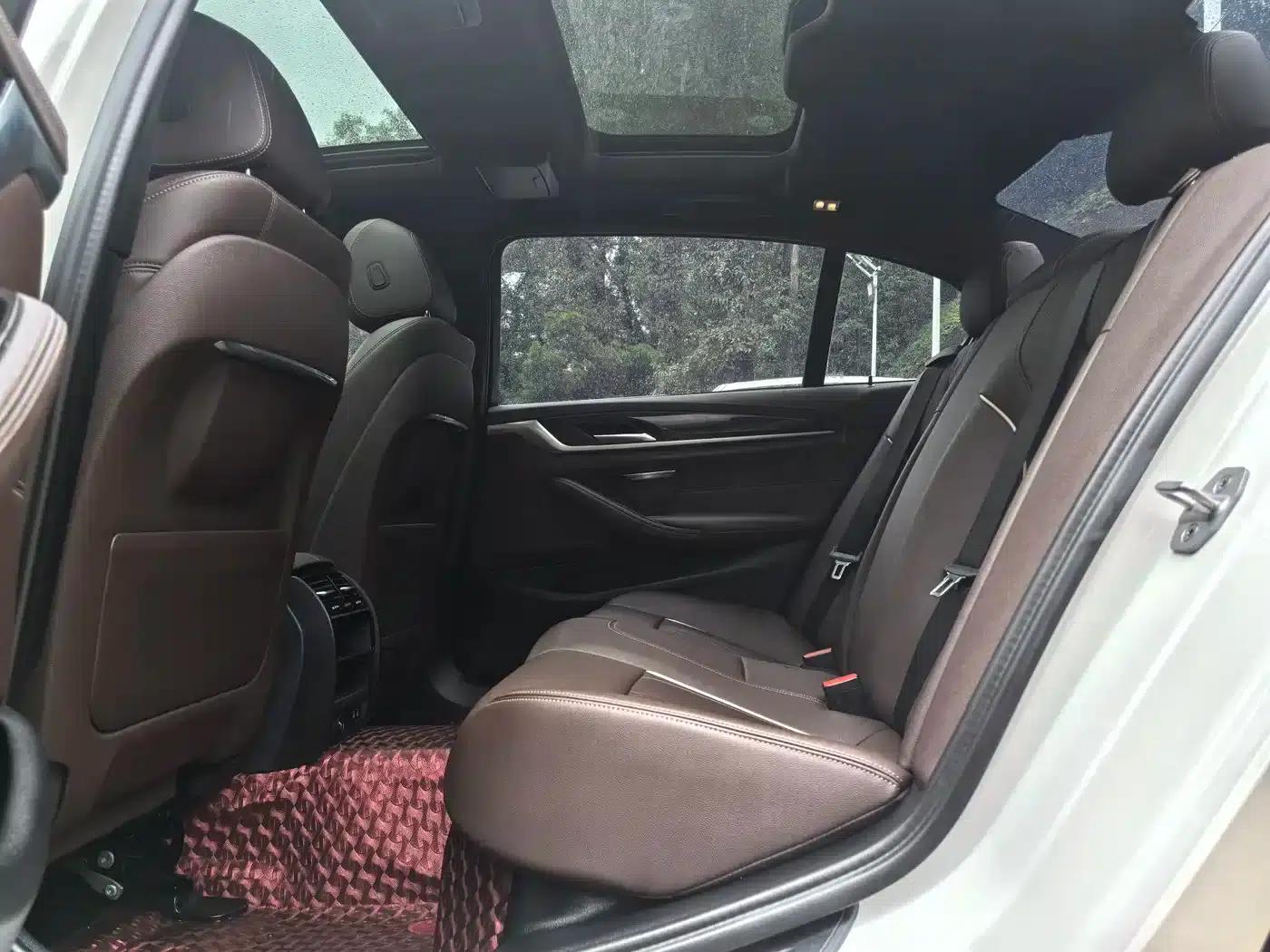 BMW 5 Series PHEV 2022 Facelift 535Le M Sport Package — миниатюра 9