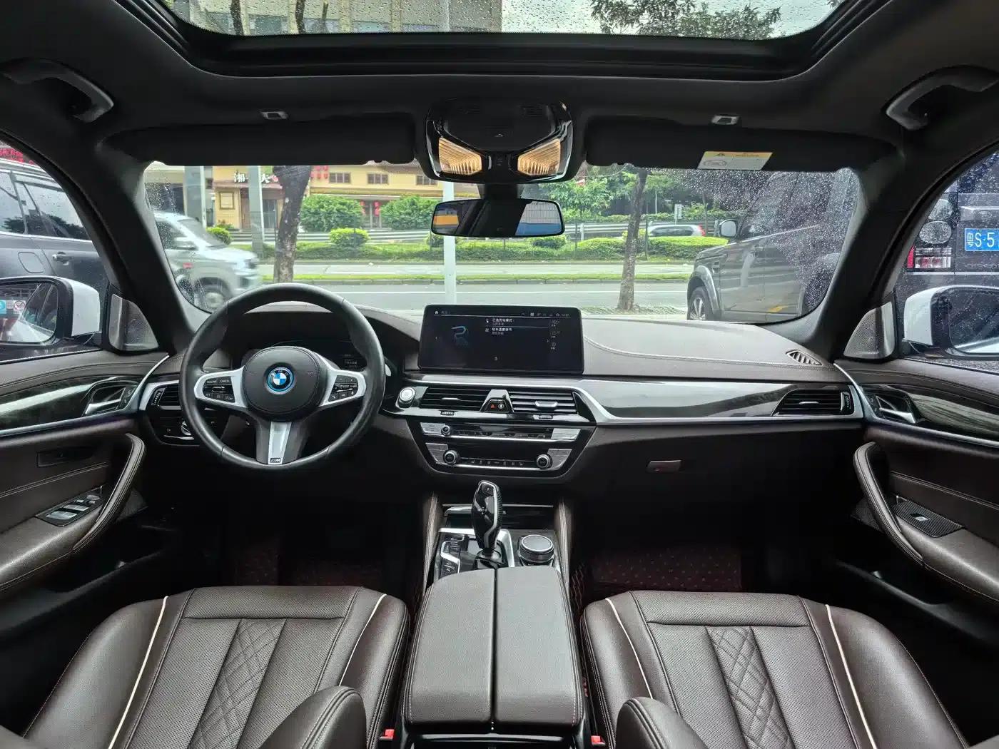 BMW 5 Series PHEV 2022 Facelift 535Le M Sport Package — миниатюра 10