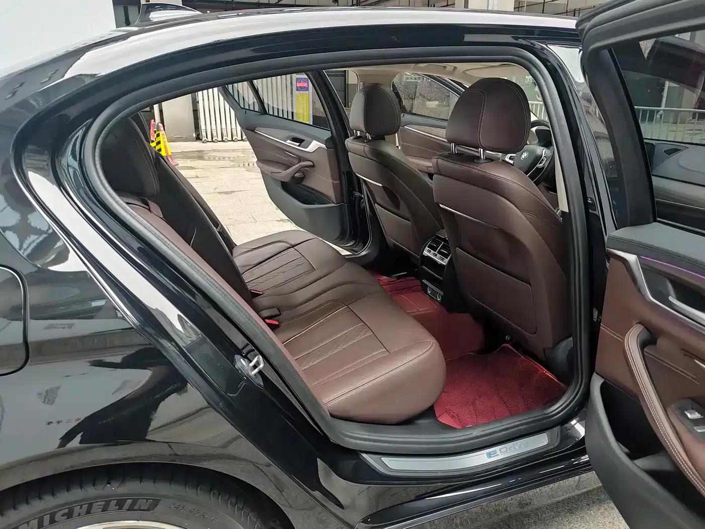 BMW 5 Series PHEV 2019 530Le Luxury Package — миниатюра 11