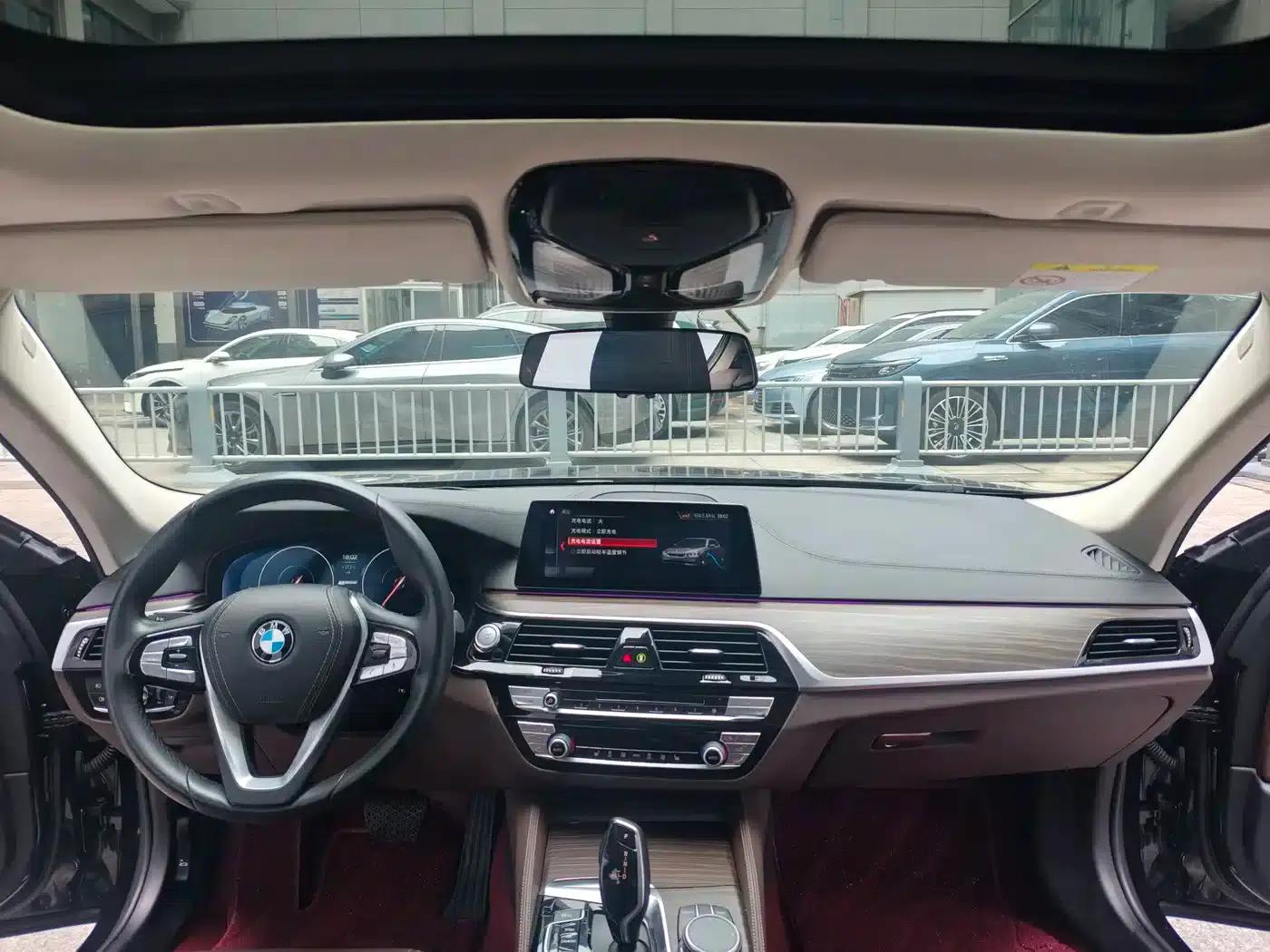 BMW 5 Series PHEV 2019 530Le Luxury Package — миниатюра 12