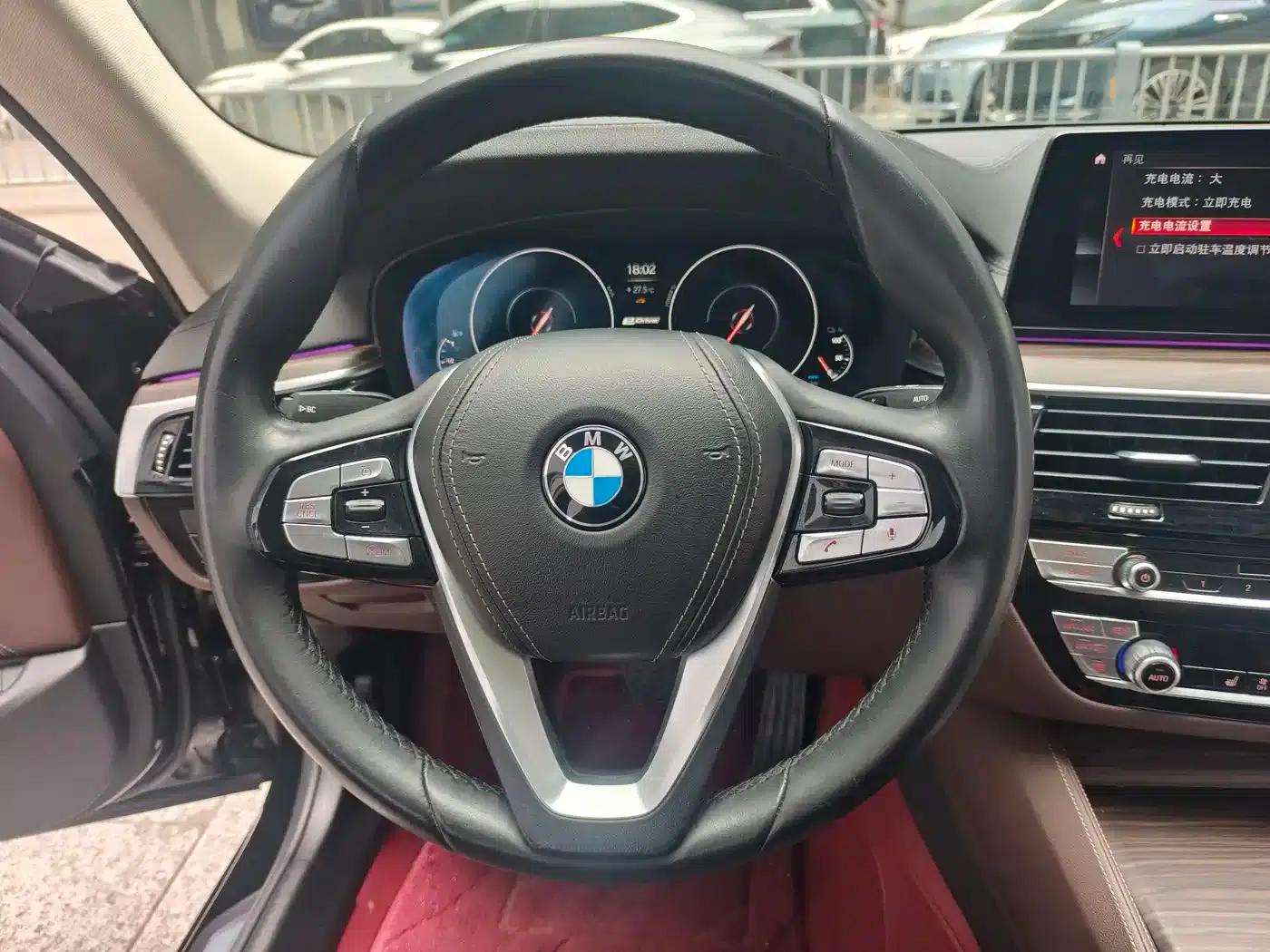 BMW 5 Series PHEV 2019 530Le Luxury Package — миниатюра 13