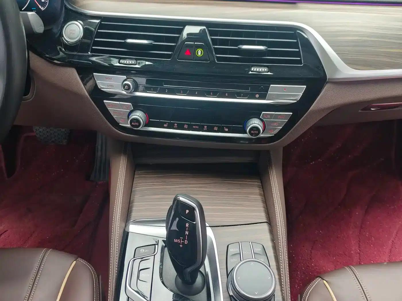 BMW 5 Series PHEV 2019 530Le Luxury Package — миниатюра 14