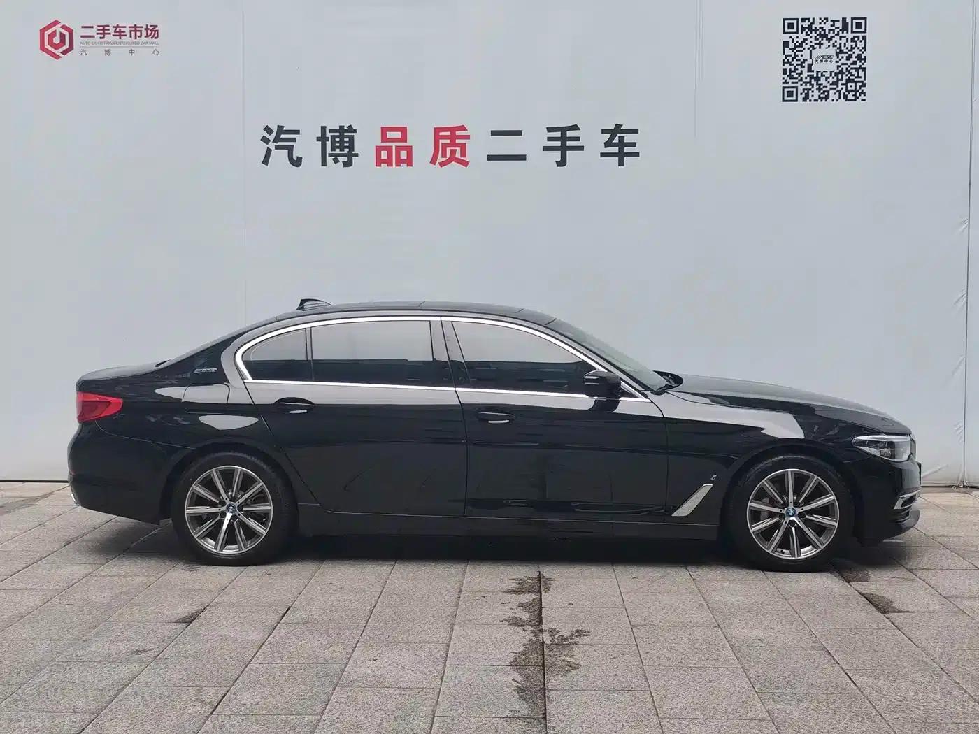 BMW 5 Series PHEV 2019 530Le Luxury Package — миниатюра 6