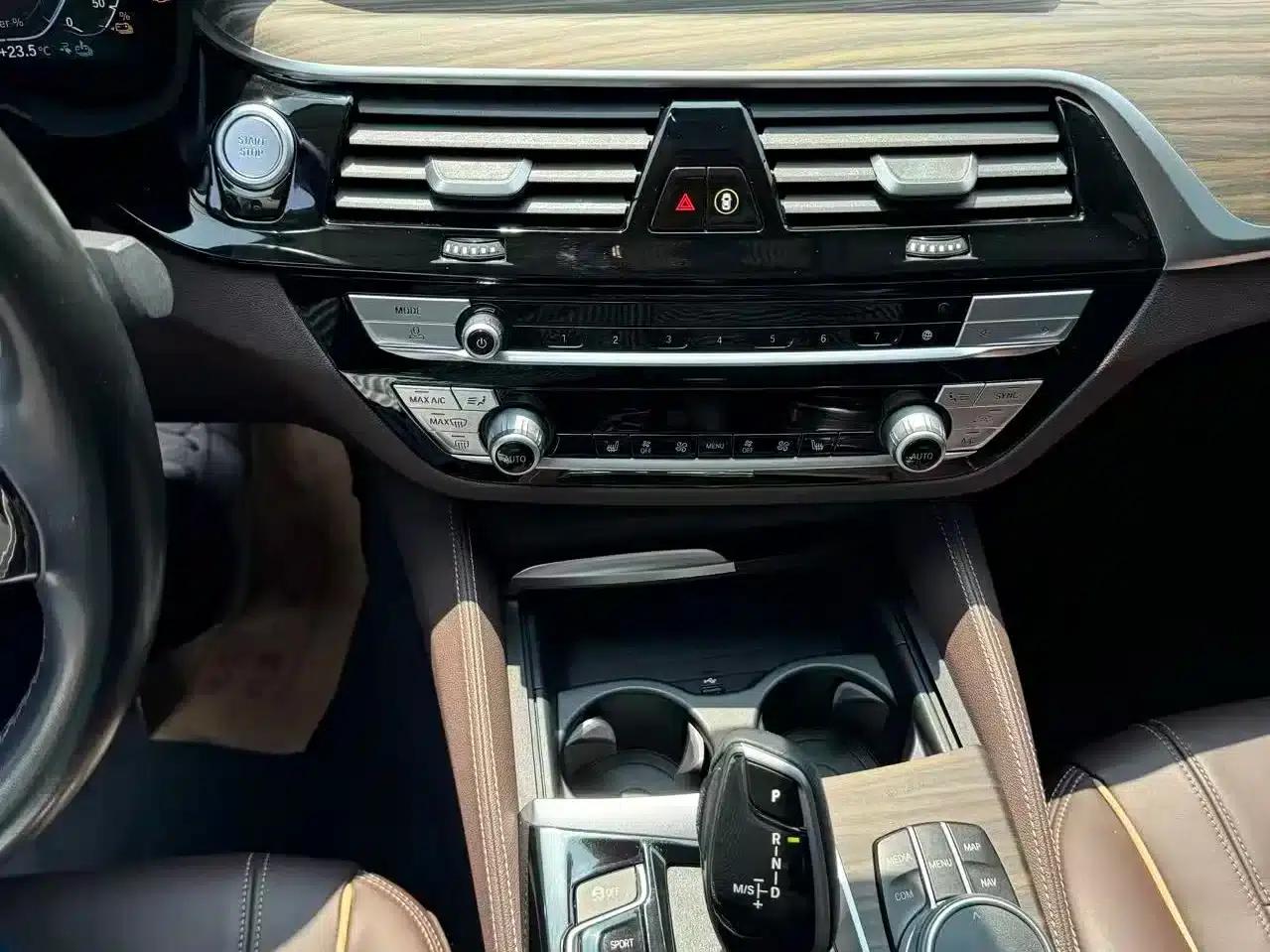 BMW 5 Series PHEV 2020 Mileage Upgrade Edition 530Le Luxury Package — миниатюра 10