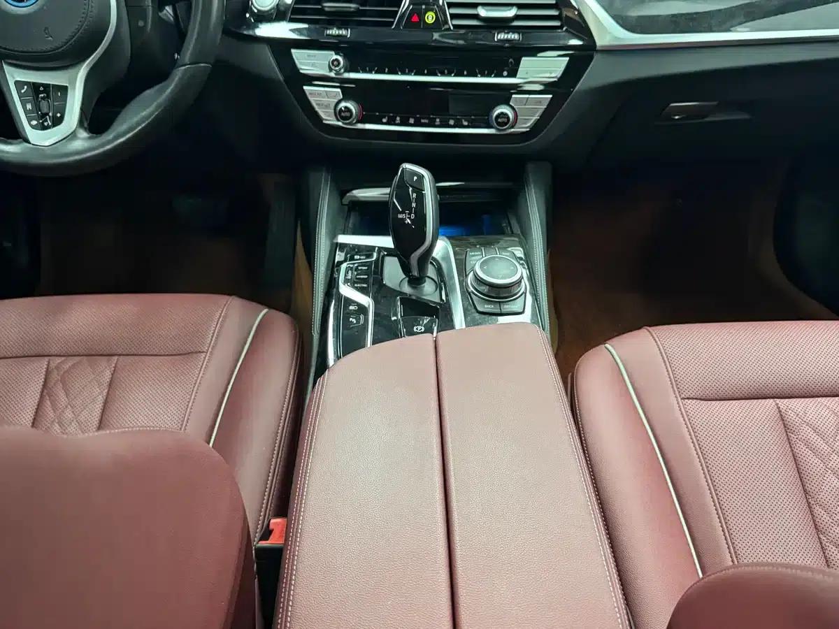 BMW 5 Series PHEV 2022 535Le M Sport Package — миниатюра 8