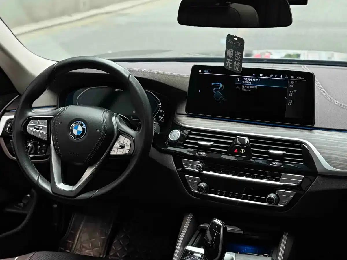 BMW 5 Series PHEV 2022 Facelift 535Le Luxury Package — миниатюра 13