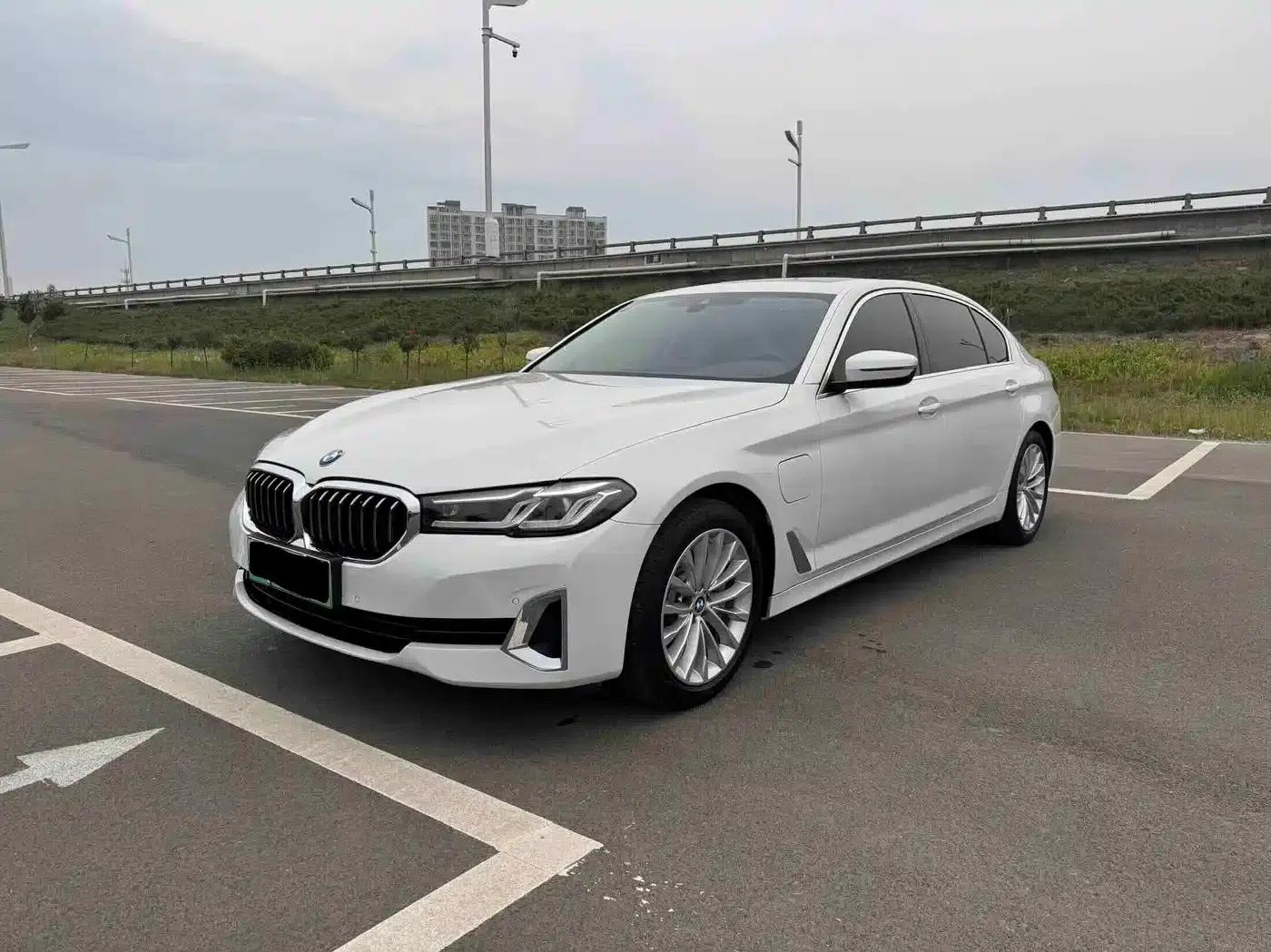 BMW 5 Series PHEV 2021 535Le Luxury Package — миниатюра 1