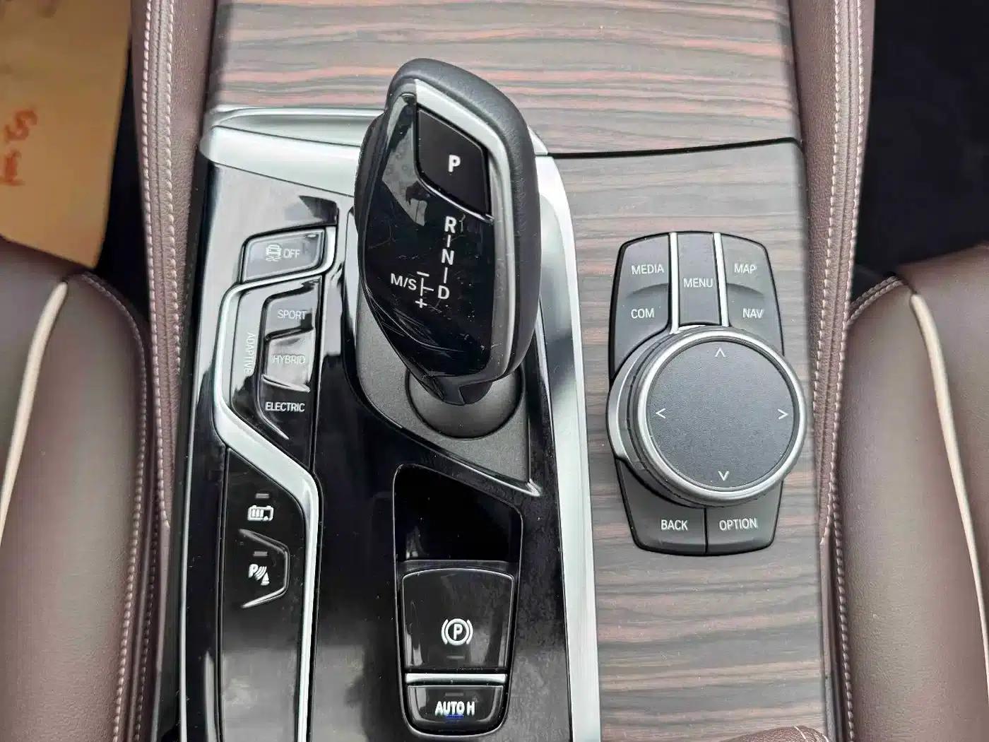 BMW 5 Series PHEV 2021 535Le Luxury Package — миниатюра 18