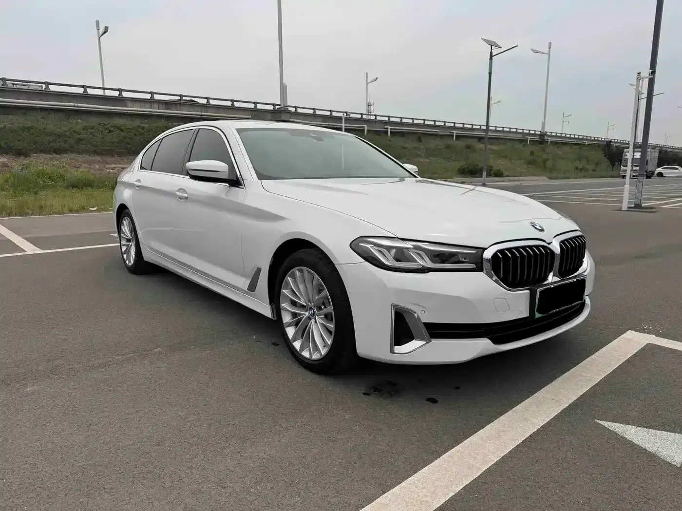 BMW 5 Series PHEV 2021 535Le Luxury Package — миниатюра 3