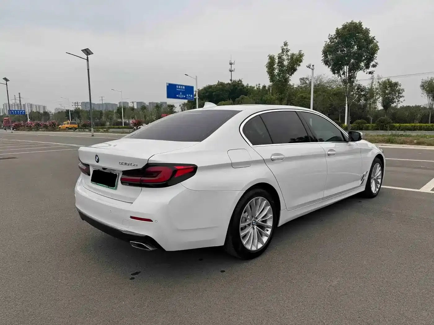 BMW 5 Series PHEV 2021 535Le Luxury Package — миниатюра 4