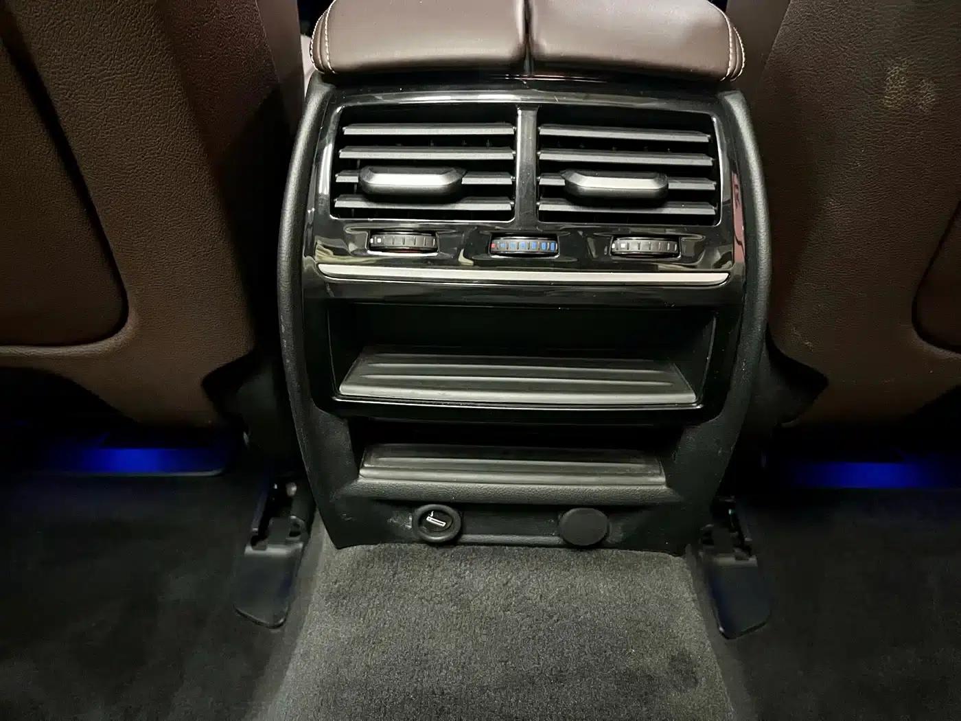 BMW 5 Series PHEV 2019 530Le Luxury Package — миниатюра 11