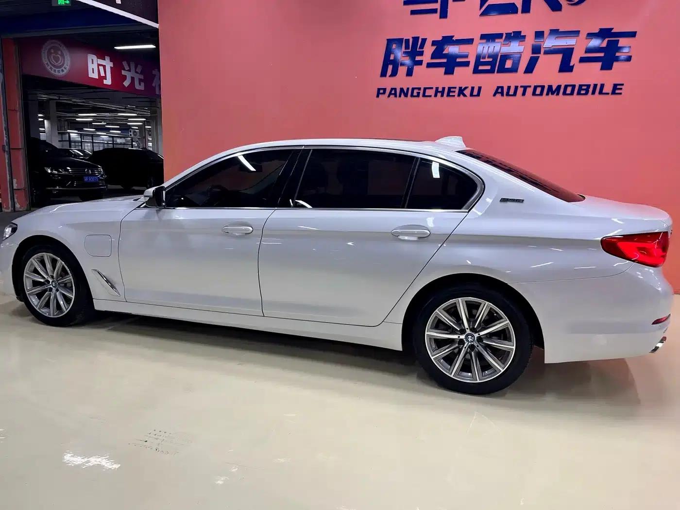 BMW 5 Series PHEV 2019 530Le Luxury Package — миниатюра 12