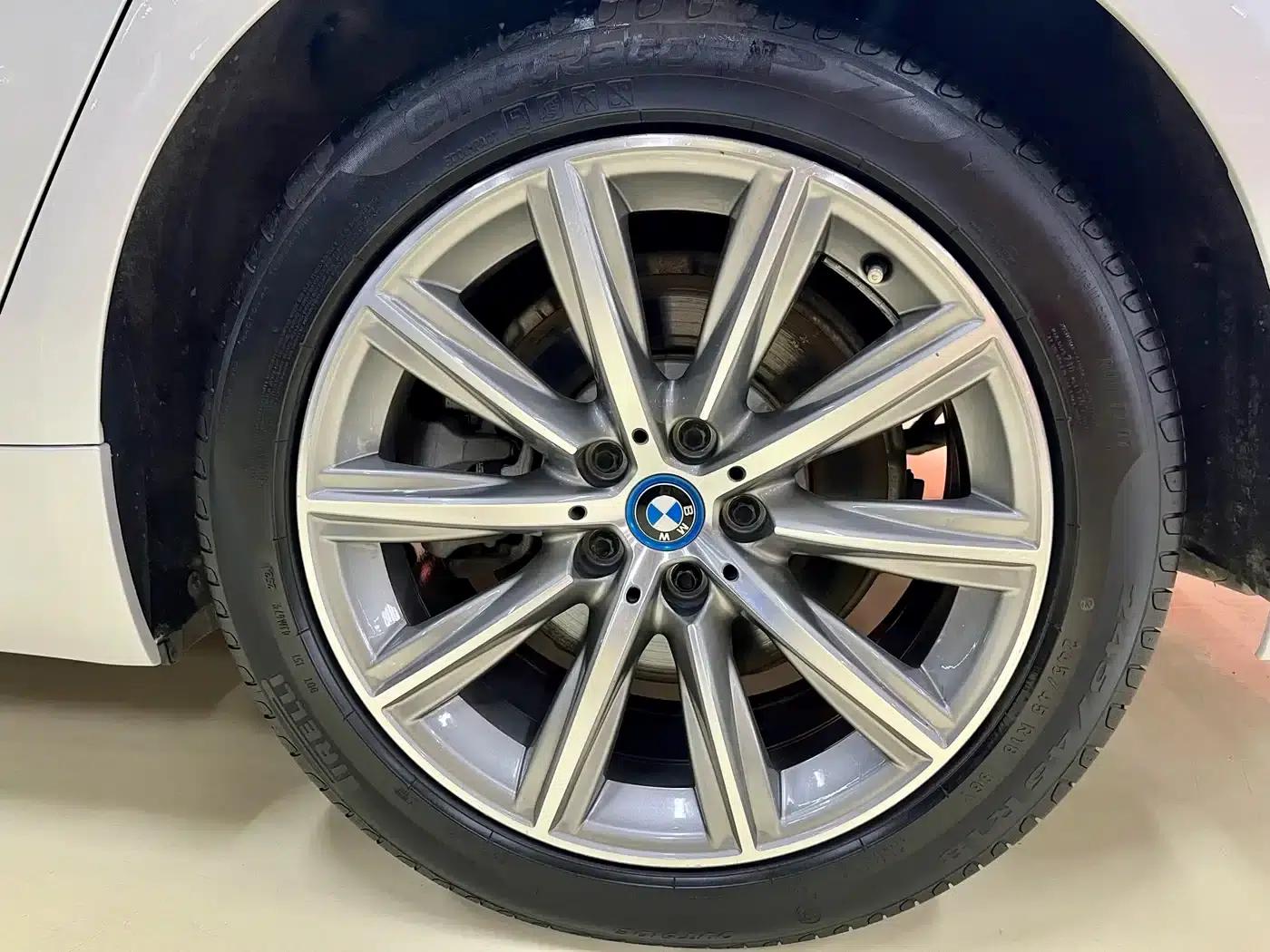BMW 5 Series PHEV 2019 530Le Luxury Package — миниатюра 13