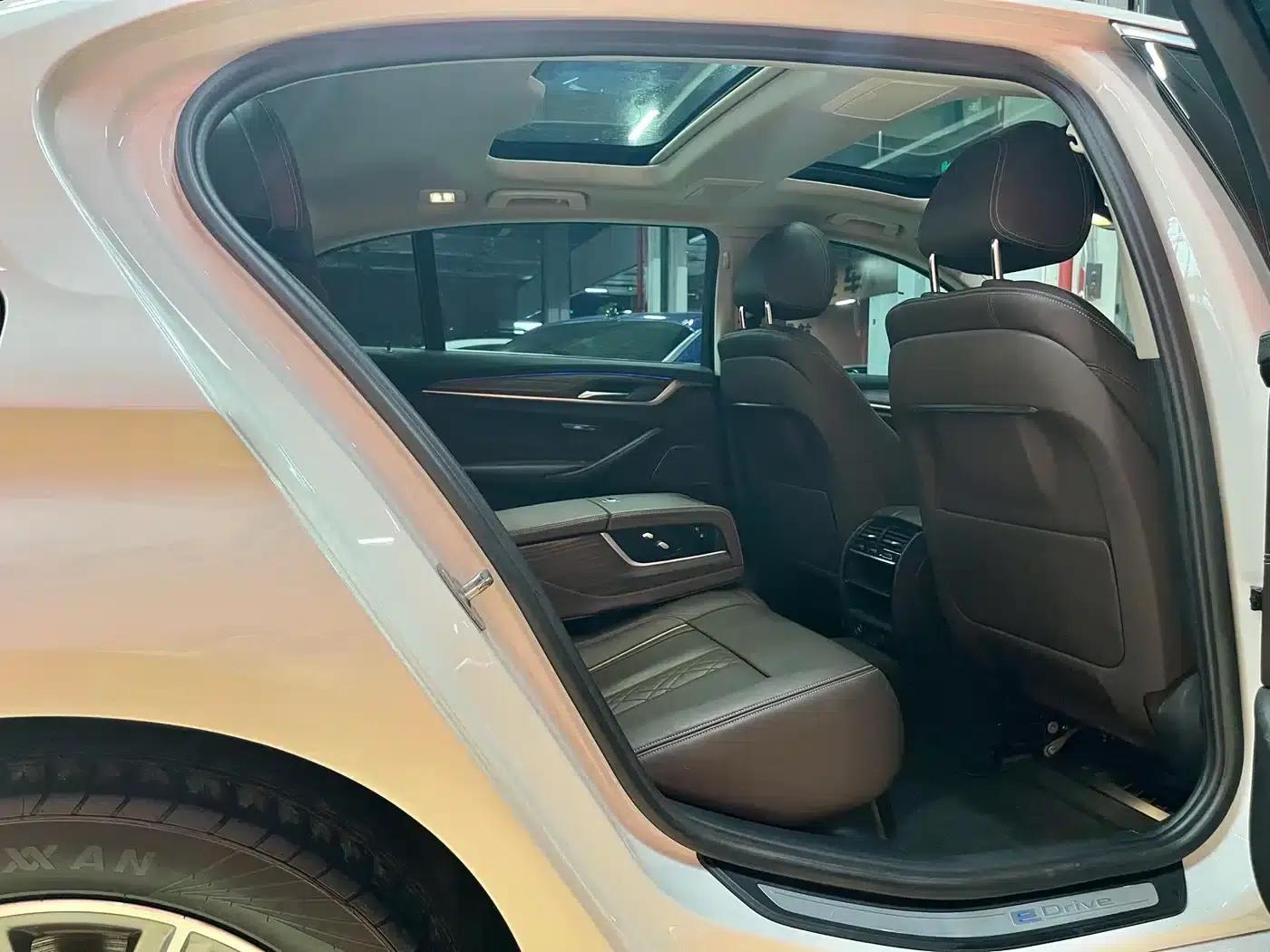BMW 5 Series PHEV 2019 530Le Luxury Package — миниатюра 14