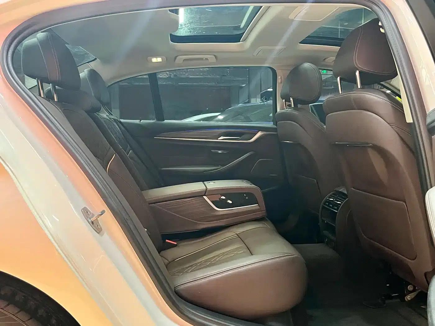 BMW 5 Series PHEV 2019 530Le Luxury Package — миниатюра 15