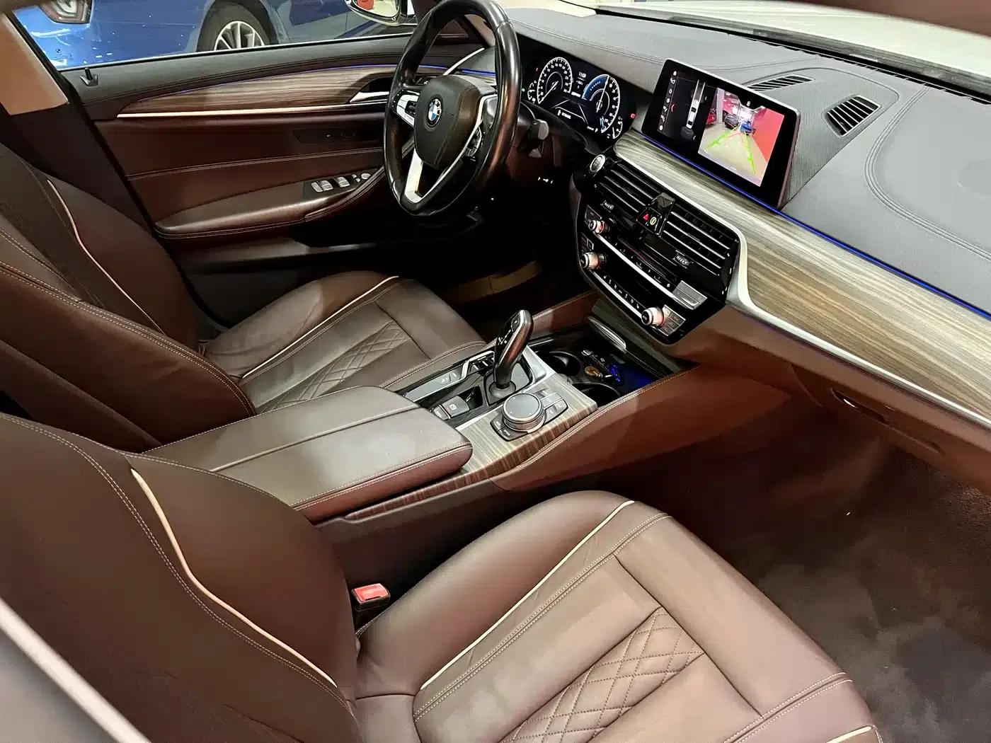 BMW 5 Series PHEV 2019 530Le Luxury Package — миниатюра 16