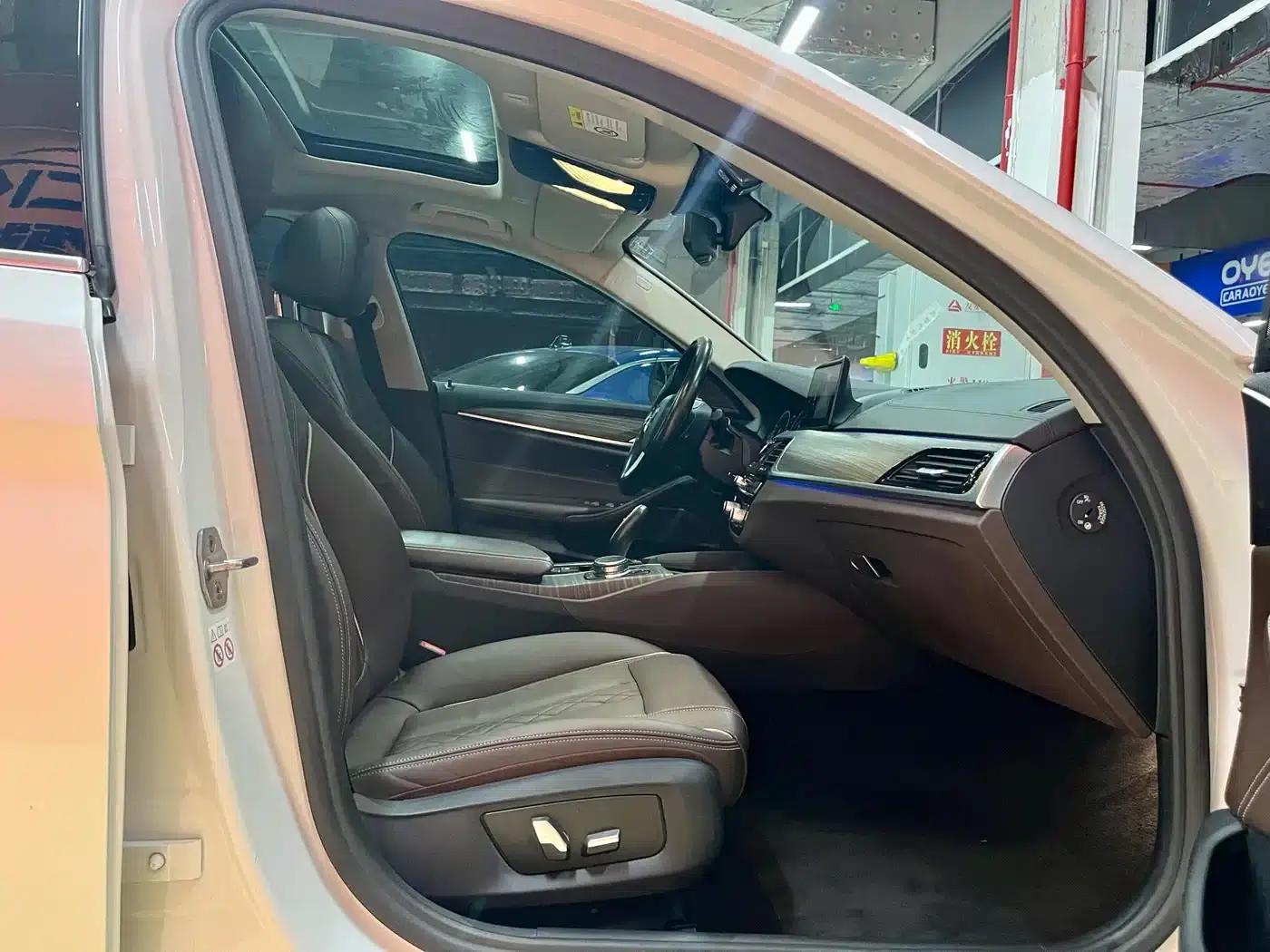 BMW 5 Series PHEV 2019 530Le Luxury Package — миниатюра 17