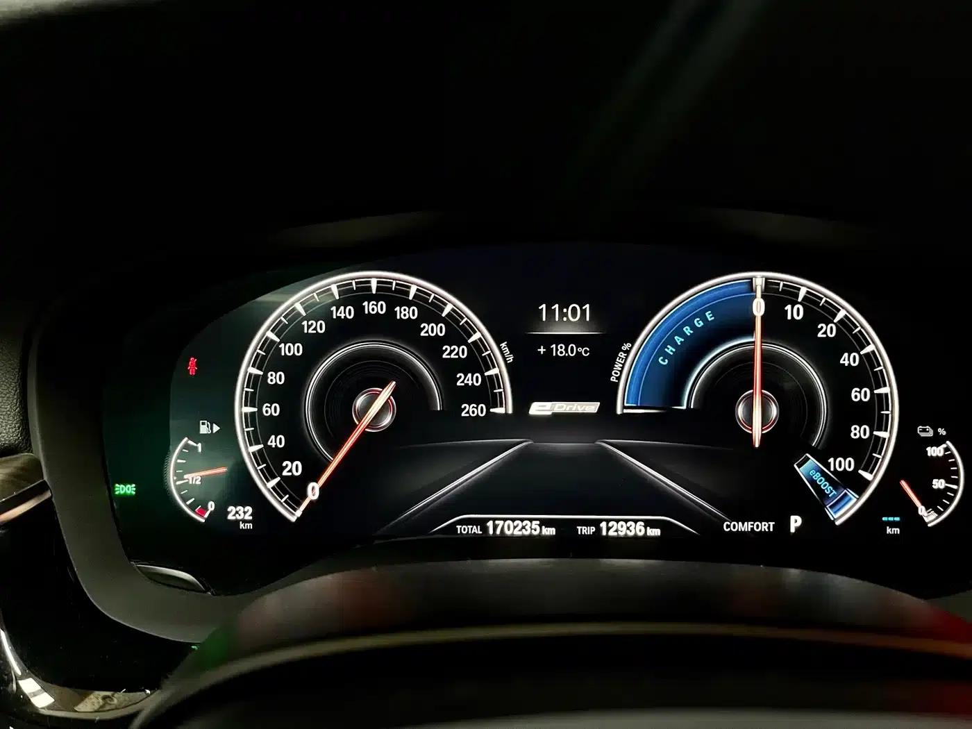 BMW 5 Series PHEV 2019 530Le Luxury Package — миниатюра 6