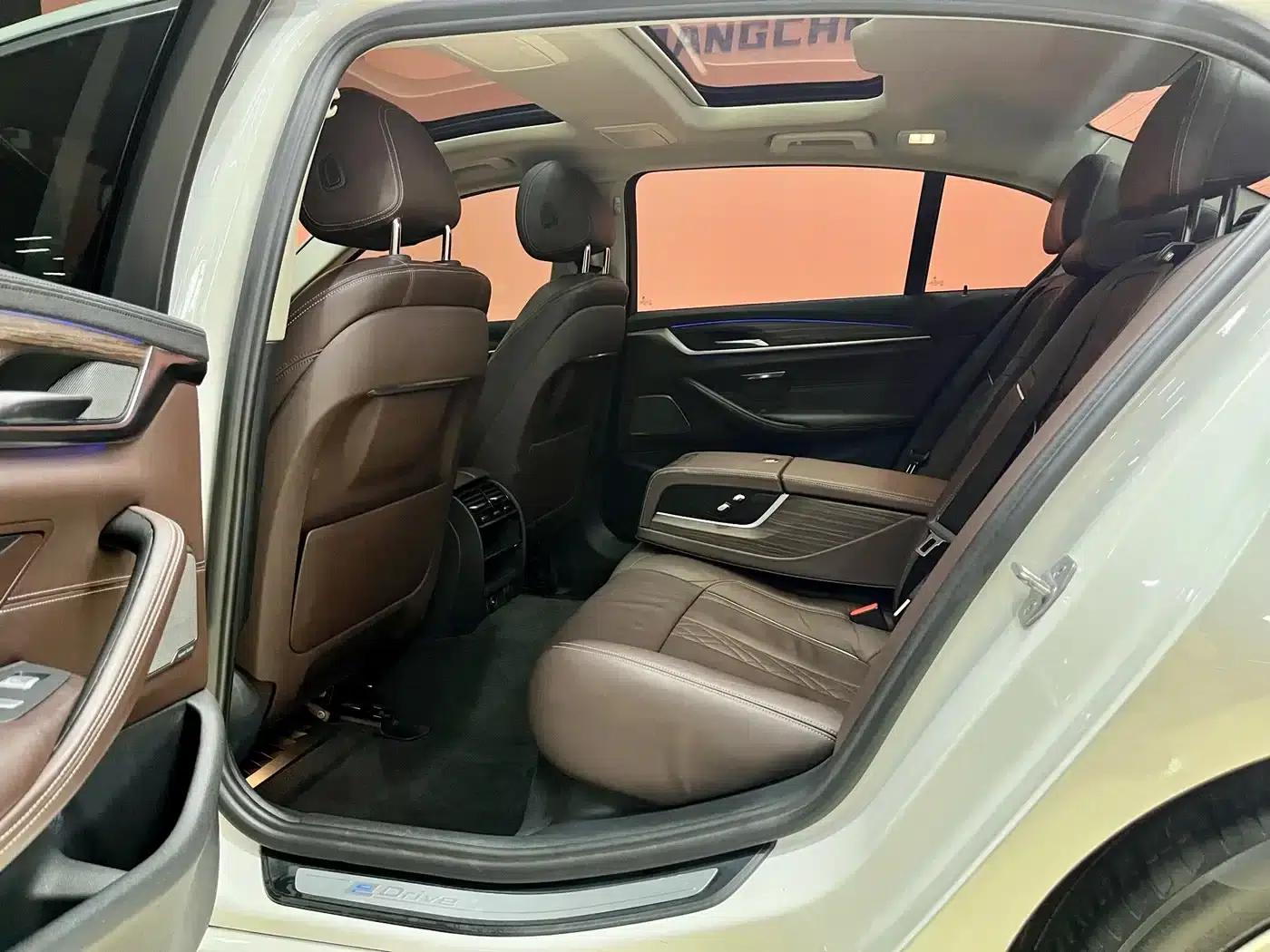 BMW 5 Series PHEV 2019 530Le Luxury Package — миниатюра 7