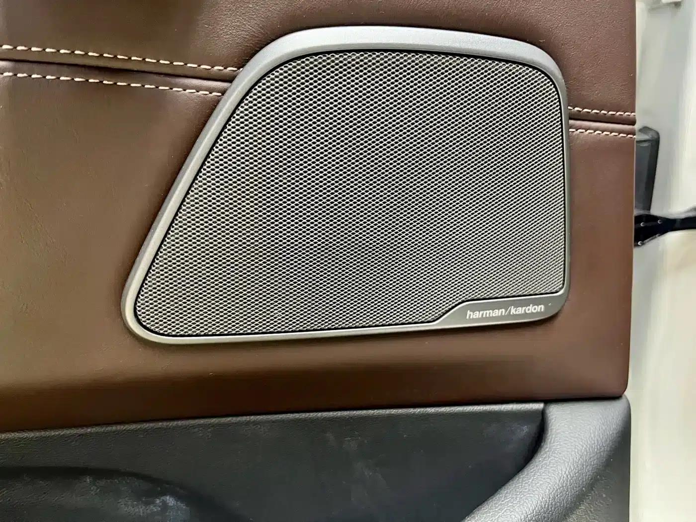 BMW 5 Series PHEV 2019 530Le Luxury Package — миниатюра 8