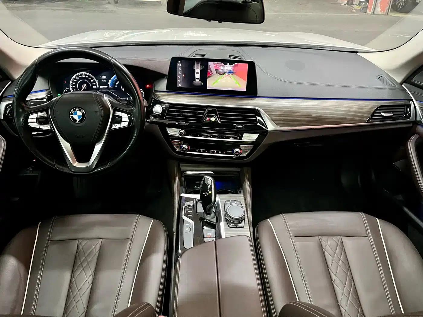 BMW 5 Series PHEV 2019 530Le Luxury Package — миниатюра 9