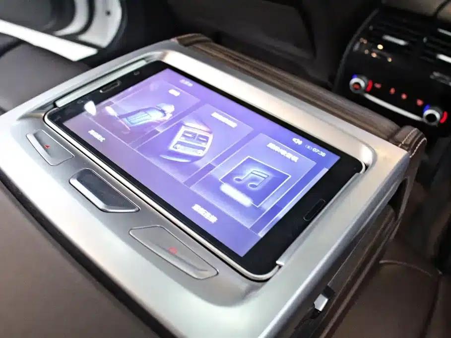 BMW 5 Series PHEV 2019 530Le Luxury Package — миниатюра 12