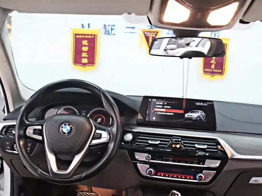 BMW 5 Series PHEV 2019 530Le Luxury Package — миниатюра 14
