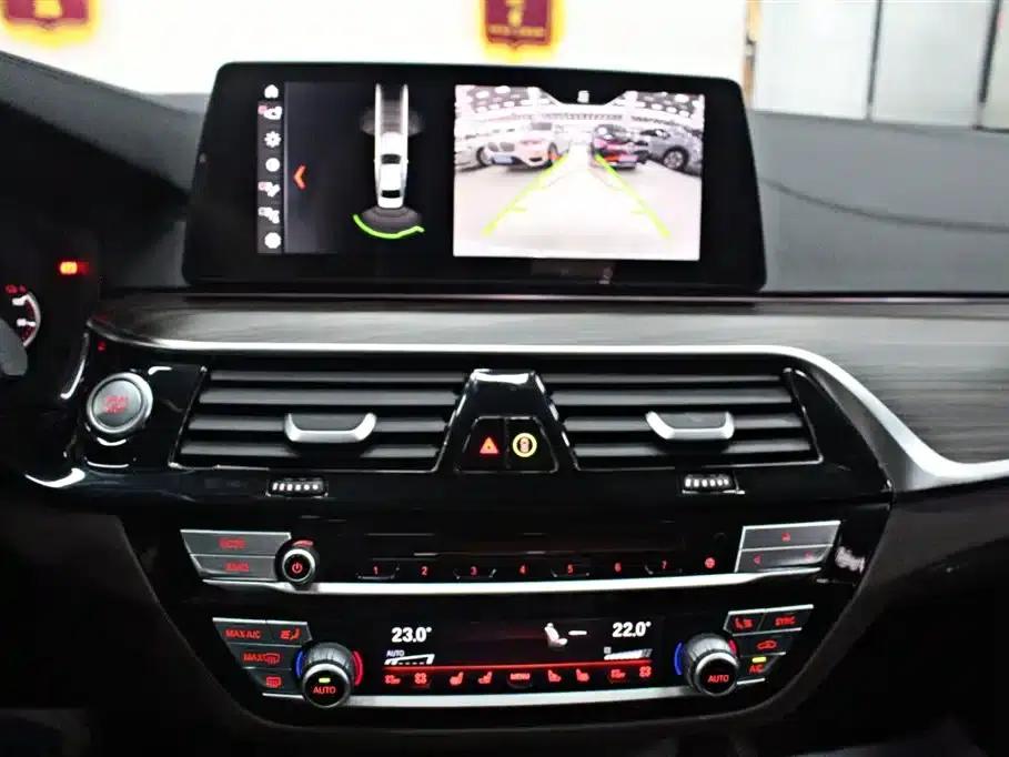 BMW 5 Series PHEV 2019 530Le Luxury Package — миниатюра 9
